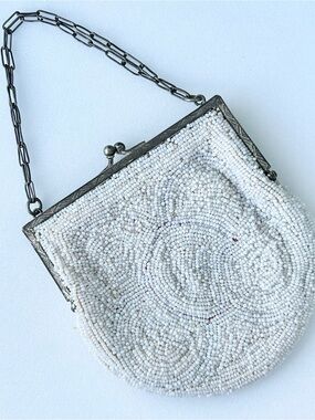 Vintage Art Deco 1920s Hinged Purse Seed Beadwork in Cream and White Beads